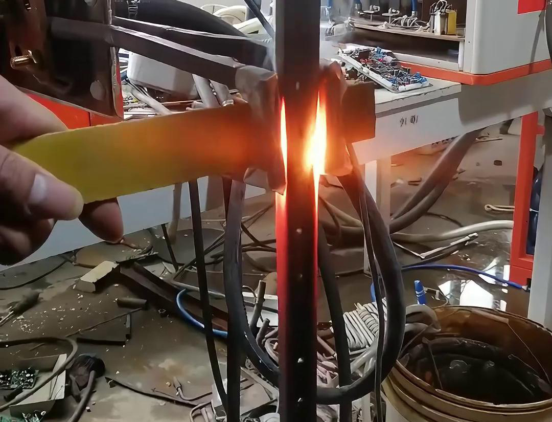 適用超高頻淬火機對導軌淬火試驗，驗證淬火是否能達到工藝要求
