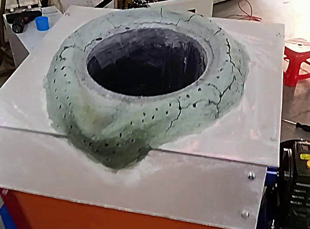 傾倒式熔煉爐：多金屬熔煉的靈活設備解析