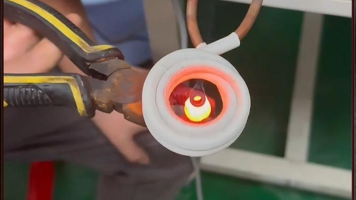 ​不鏽鋼水嘴釺焊效率低？海瑞拓高頻焊機，5秒一件，