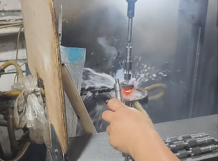 軸類淬火機床的高效操作，精準控製溫度提升產品性能！