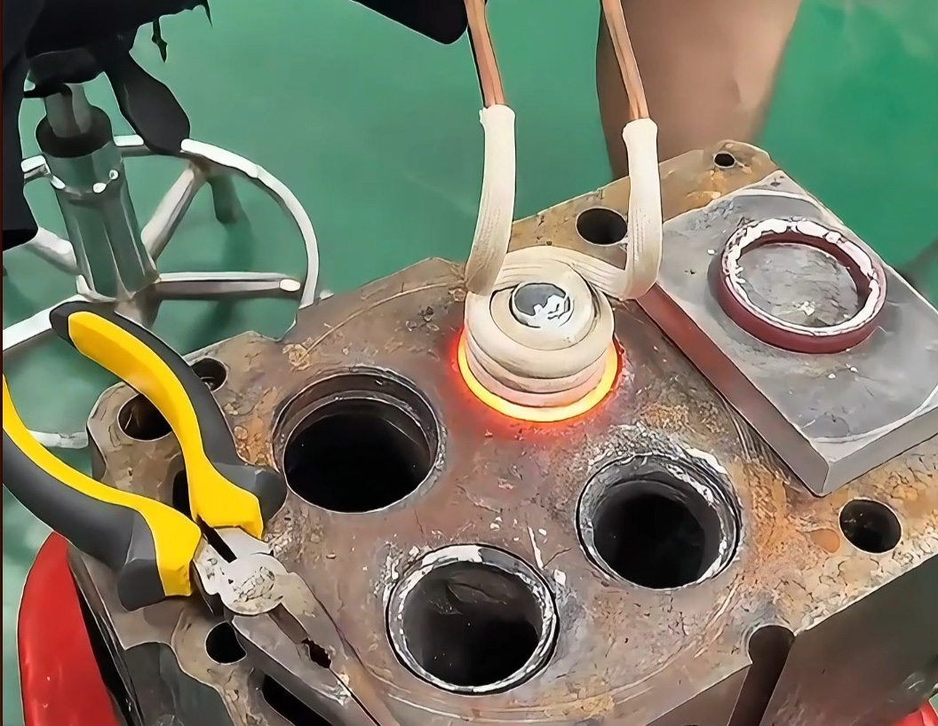 拆氣缸金屬圈還在硬撬氣割？2米手持高頻機3-5秒無損取，源頭廠價真不貴